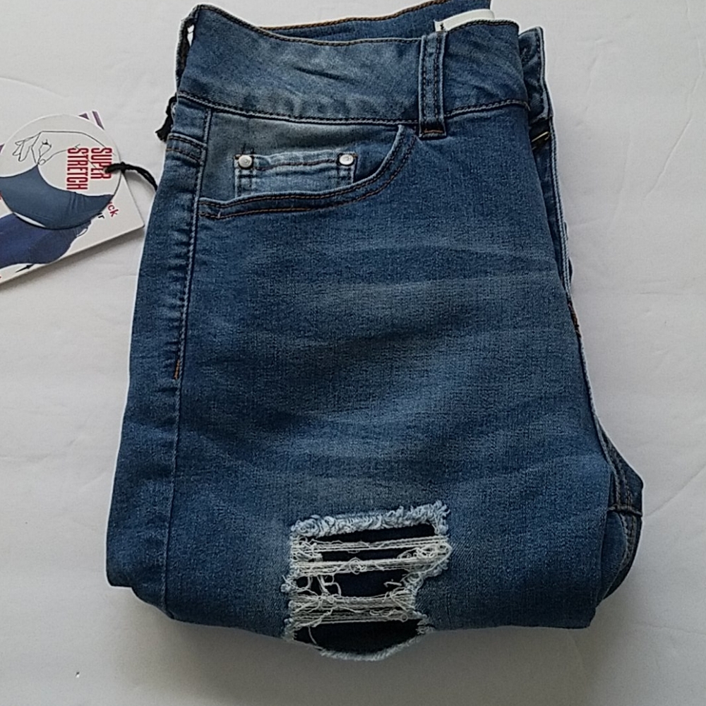 !iT Shorts - Picture 14 of 16